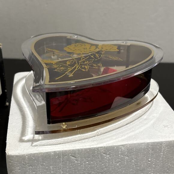 Vintage 1986 Lucite Heart Shaped Musical Jewelry Box Plays "Feelings" New In Box - Picture 10 of 13